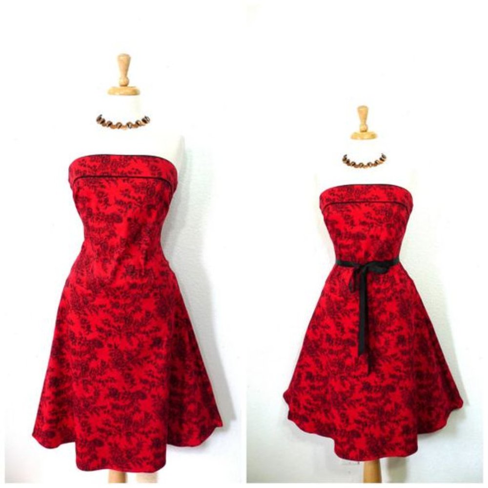 Toile Dress Size S Luly K New York City Red and Black Flower No Belt